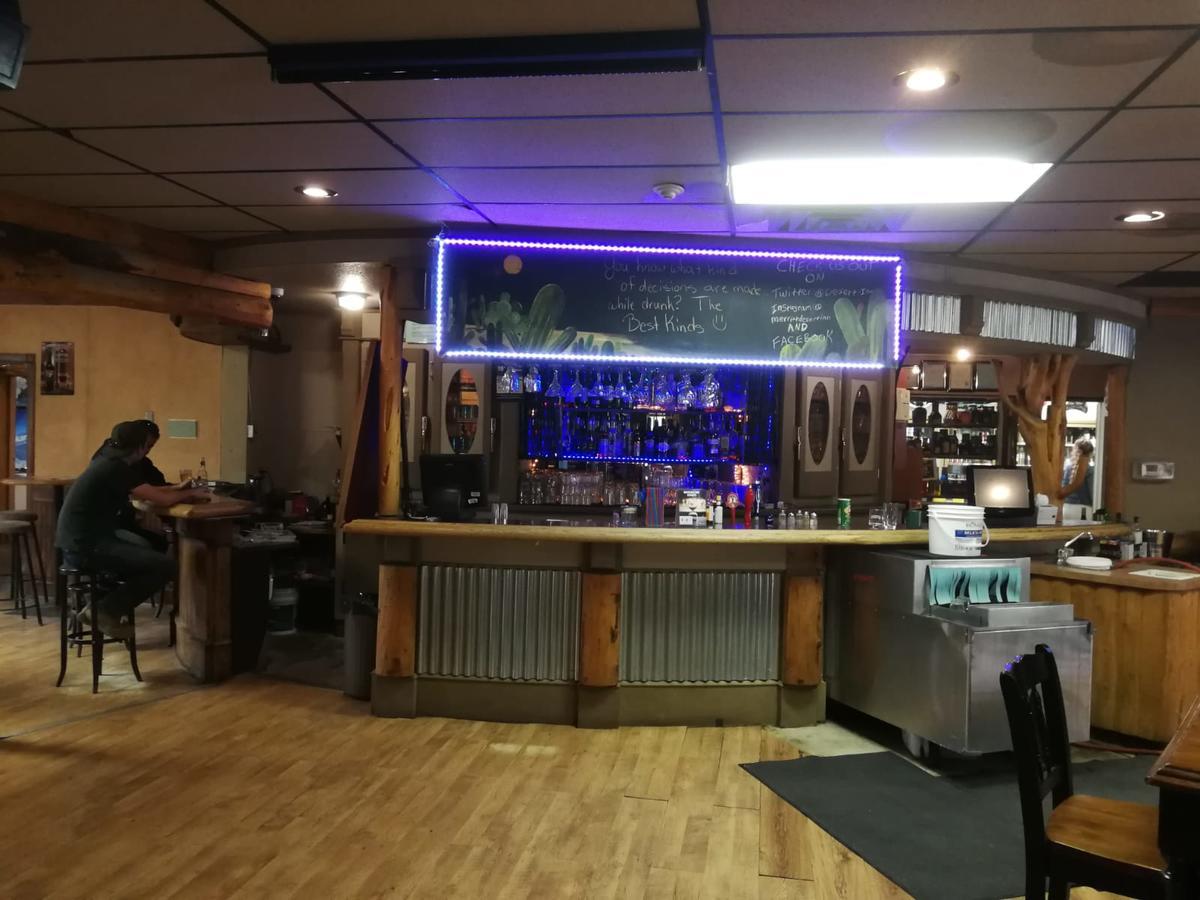 Merritt Desert Inn Экстерьер фото